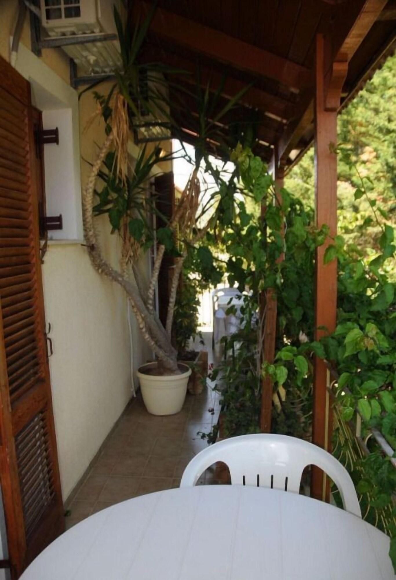 Livathos  Helena'S Studios المظهر الخارجي الصورة
